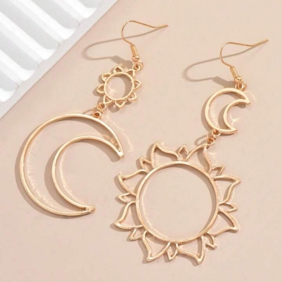 Metal Asymmetrical Golden Sun & Moon Dangle Drop Earrings - Picture 5 of 17